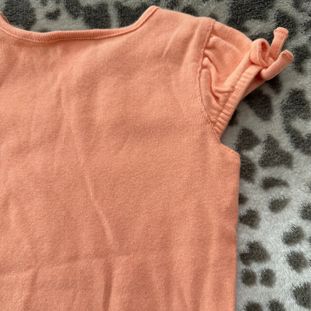 2006 Old Navy Short Sleeve Bodysuit Onesie in Peach Orange Size 6-12 months